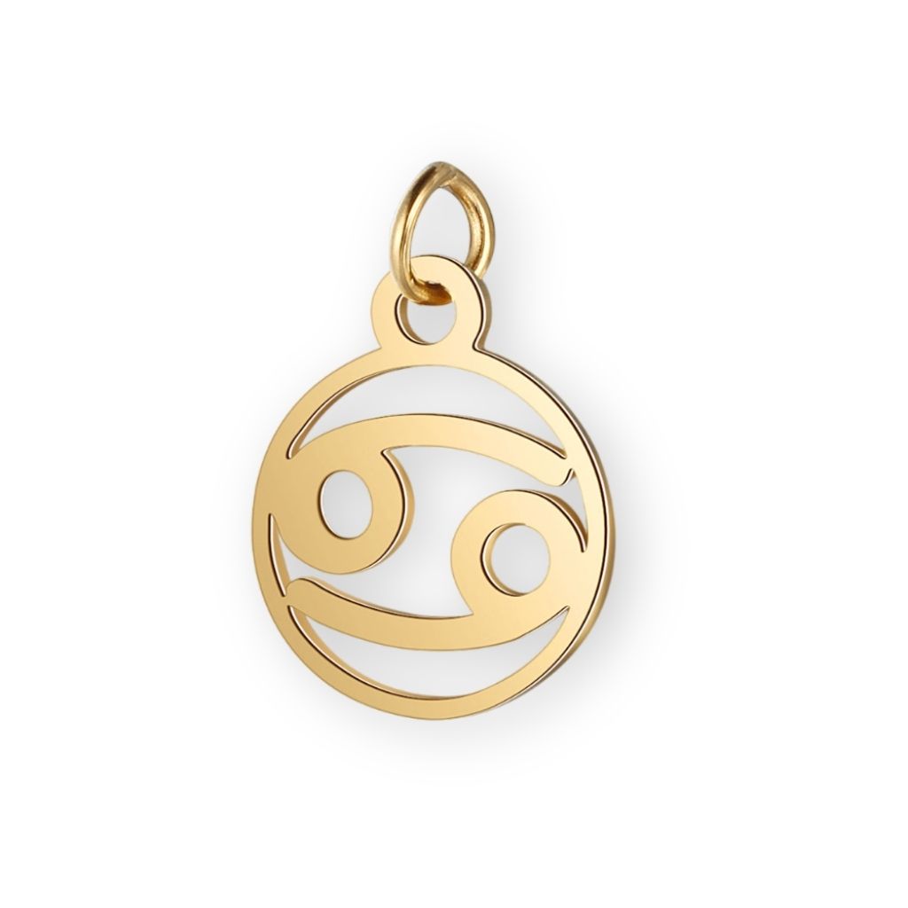 Un pendentif en or pour bola de grossesse de femme enceinte représentant le signe astrologique du cancer