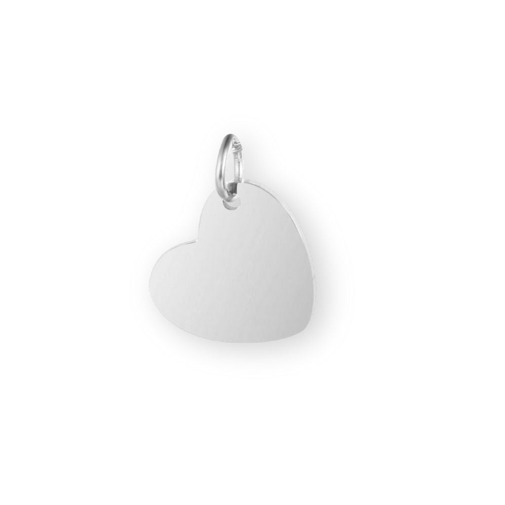 Une collection de pendentif coeur en argent pour bola de grossesse de femme enceinte