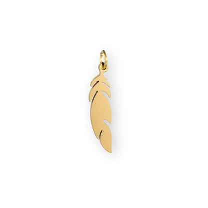 Une collection de pendentif plume en or pour bola de grossesse de femme enceinte