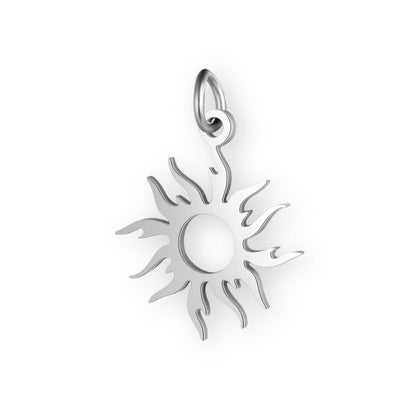 Une collection de pendentif soleil en argent pour bola de grossesse de femme enceinte